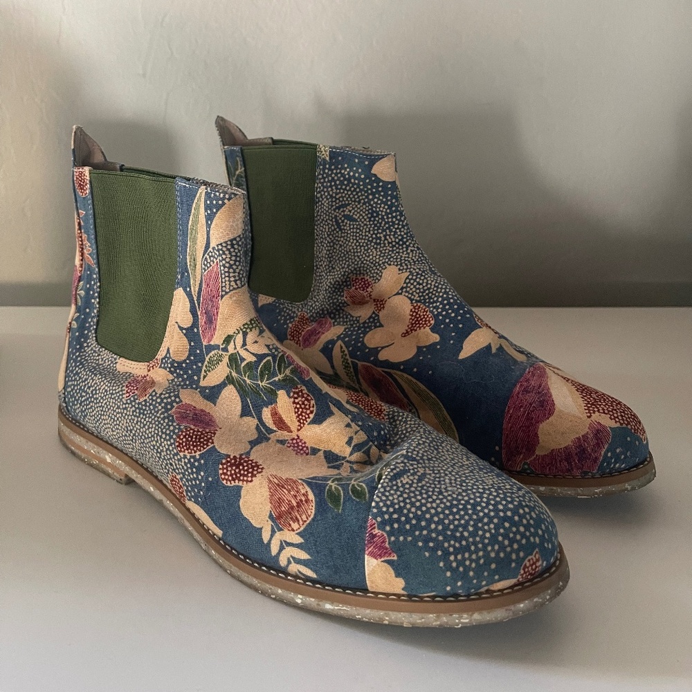 Insecta Vegan Chelsea Boots Size 9